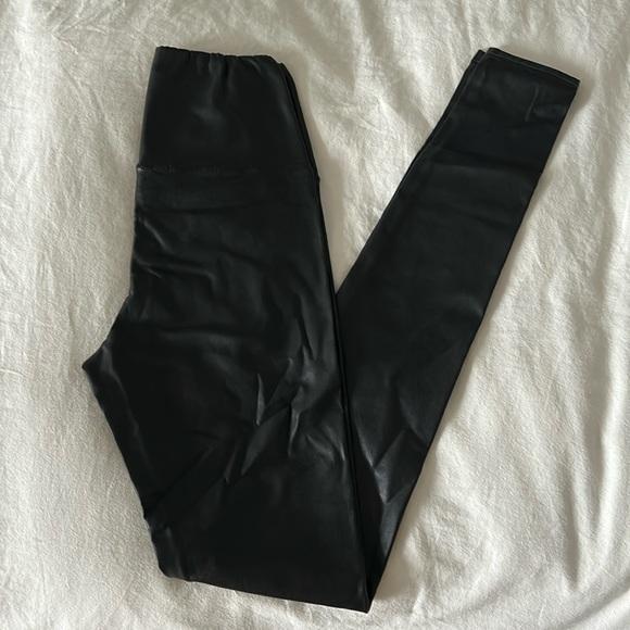 Aritzia Daria Leggings - Picture 5 of 8